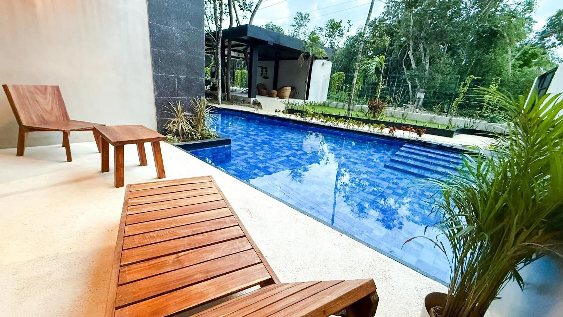 New Swim-Up Apartment King Bed Wifi location